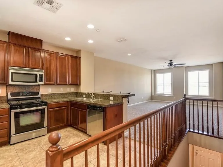 1506 Hudson Cir — Photo 4