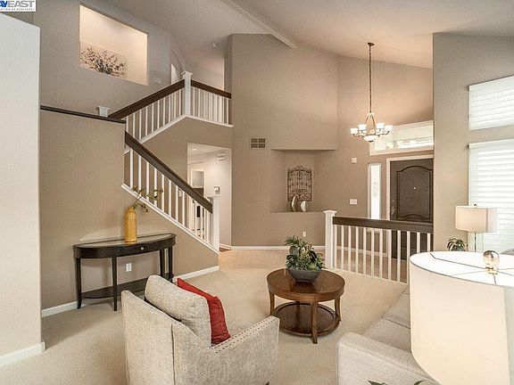 3rd image of 2326 Meadowlark Dr