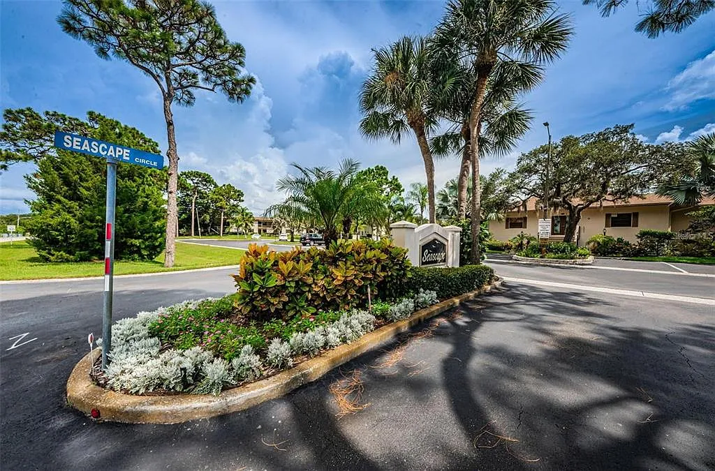 2 bed, 2.0 bath, 1070 sqft, $2,000 — Photo 2