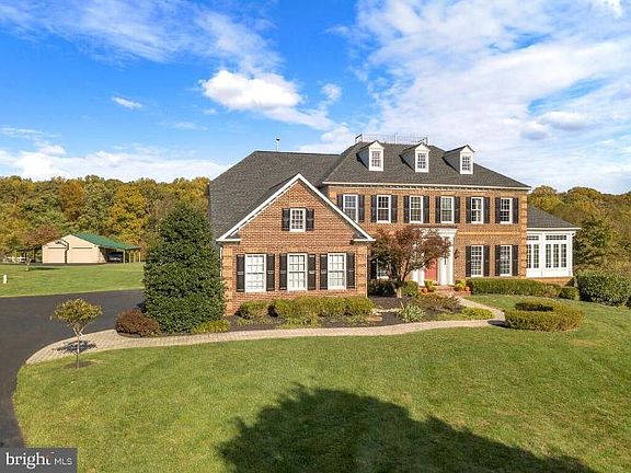2nd image of 22325 Essex View Dr
