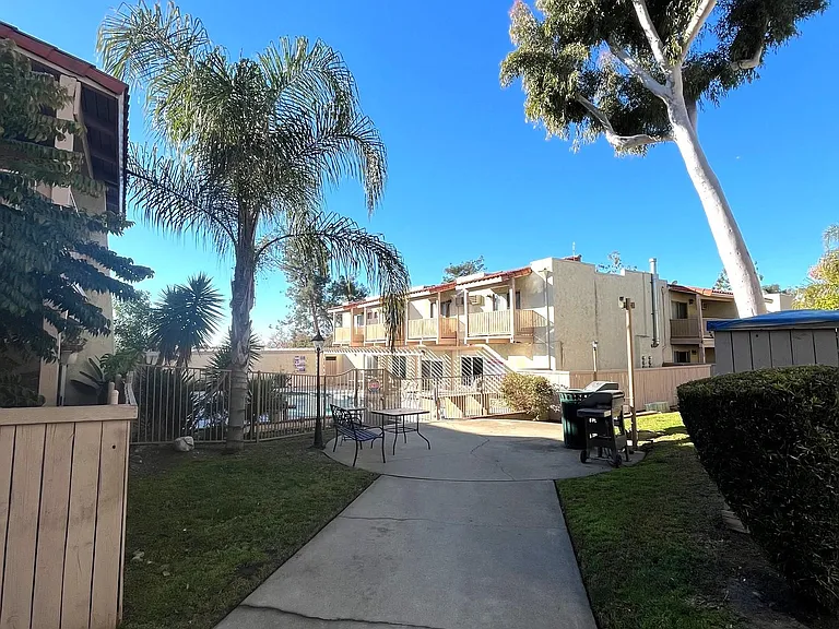 Vista Via Apartment — Photo 1
