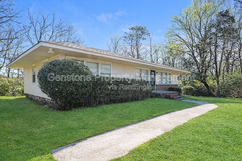 3 bed, 1.0 bath, 1203 sqft, $1,150 — Photo 2