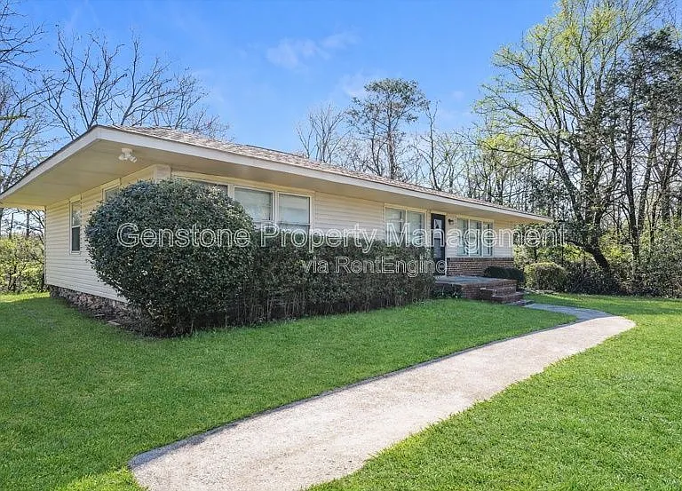 2629 Wood Dr NE — Photo 2