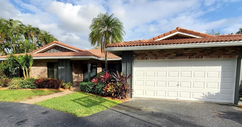 1st image of 477 NW 107th Ter