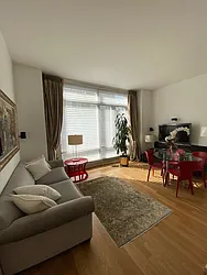 Rented by La Seven Inc.