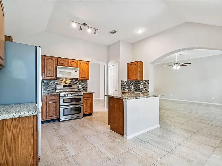1319 Castlemist Dr — Photo 12