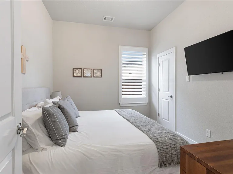 125 Russet Bend Pl N — Photo 23