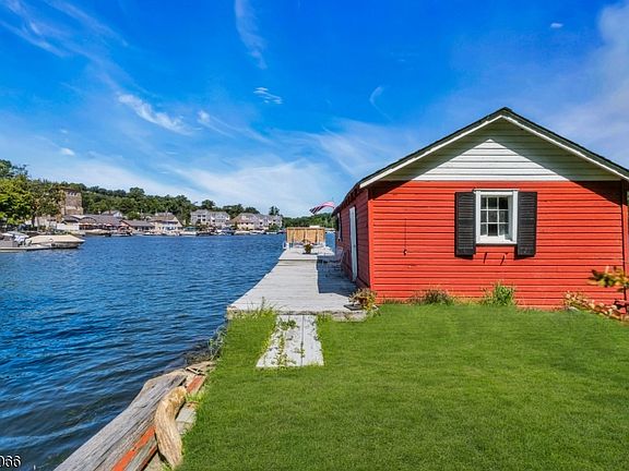 3rd image of 439 Lakeside Blvd