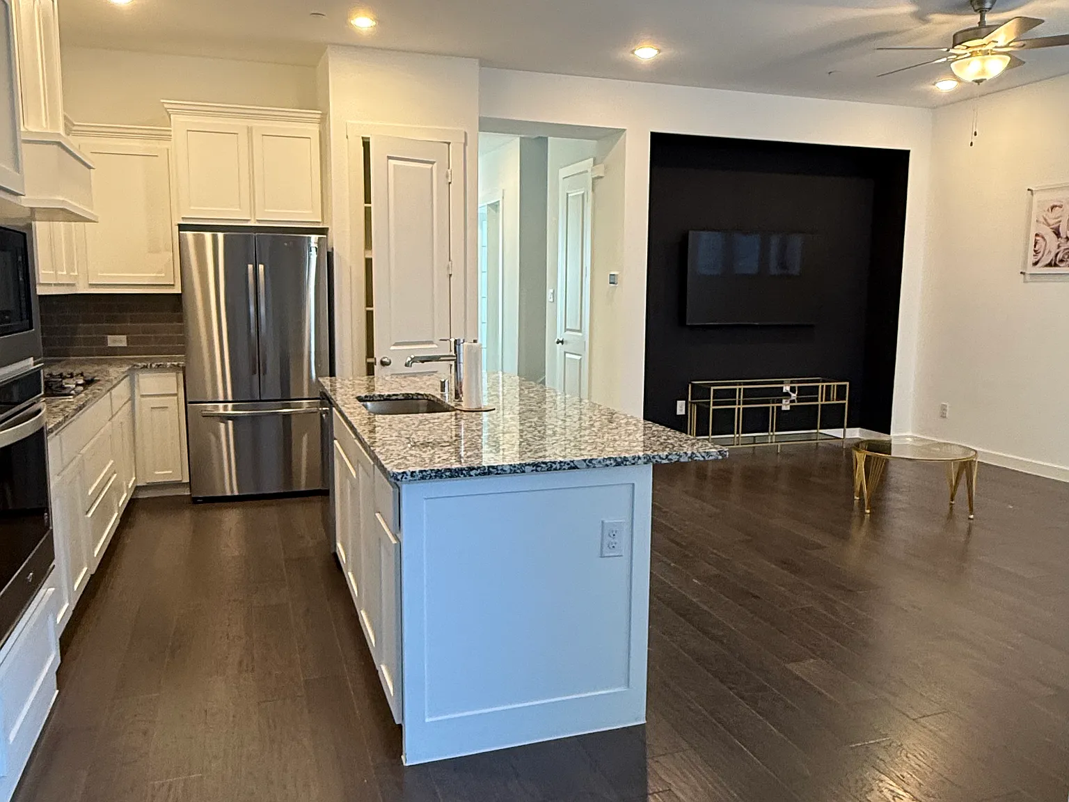 3 bed, 2000 sqft, $3,300 — Photo 4