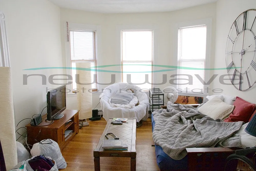 4 bed, 1153 sqft, $5,600 — Photo 2