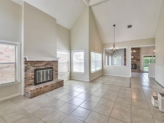 5th image of 11715 Meadowchase Dr