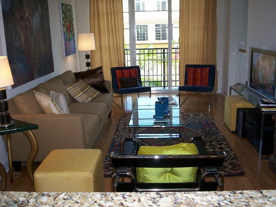 Luxury townhome close to the Beach
