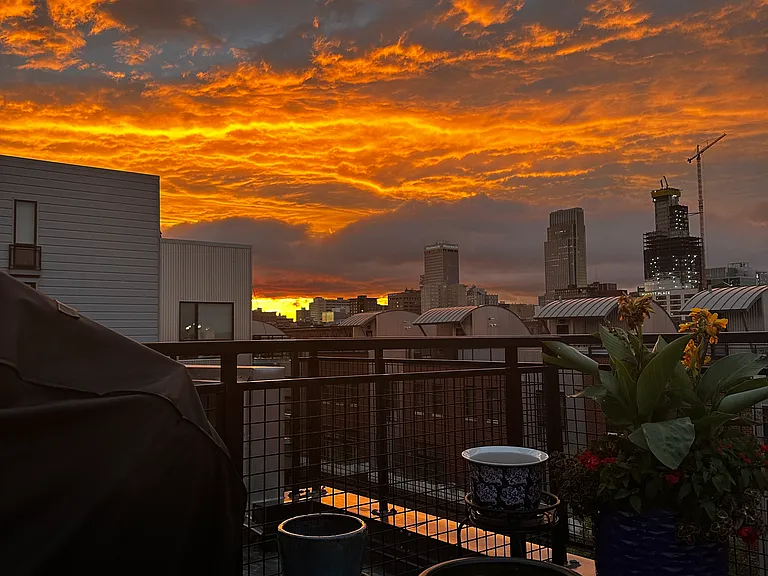 This is a non-filtered iPhone pic from the Rooftop deck. Isn't this beautiful?!