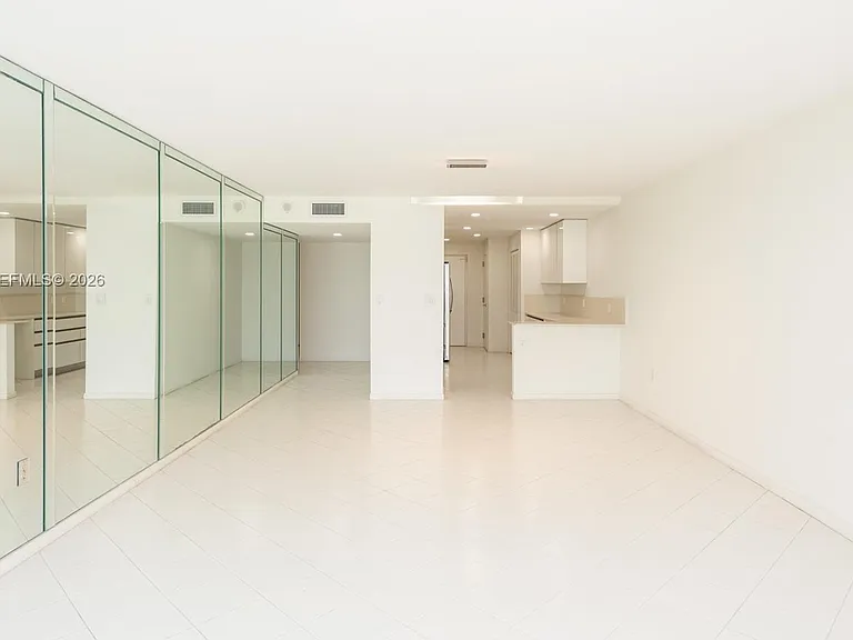 600 Grapetree Dr #8FS — Photo 4