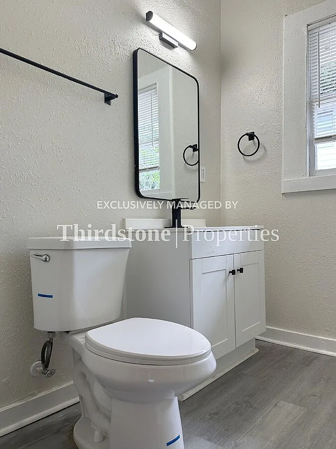 4 bed, 1600 sqft, $1,950 — Photo 2