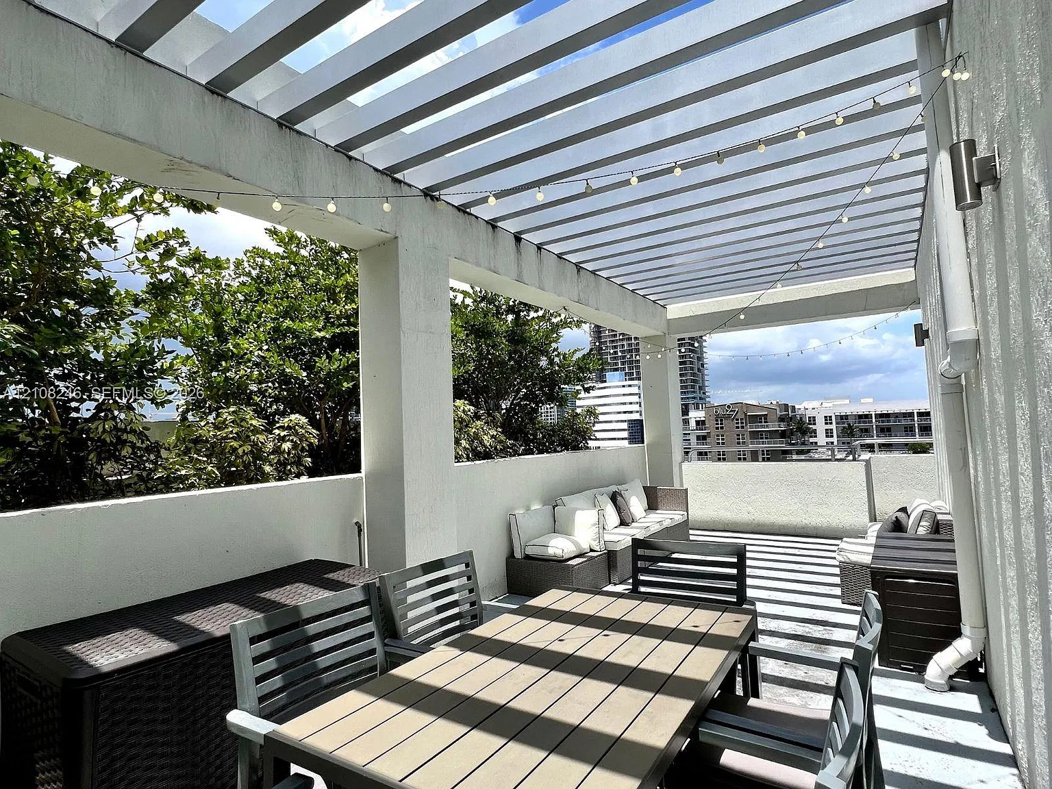 26 Edgewater Condo — Photo 1