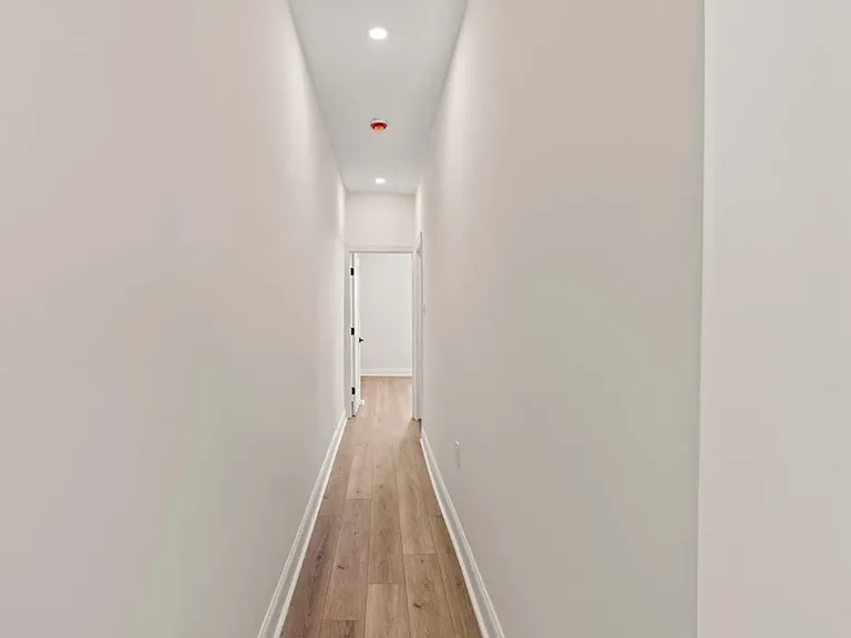 2921 W Oxford St — Photo 17