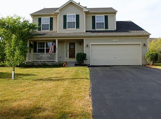 709 Franklin Ln, Lindenhurst, IL 60046