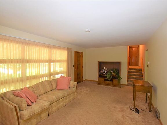 3rd image of 1831 Guss Ave