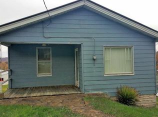 318 E Michigan St, Covington, VA 24426