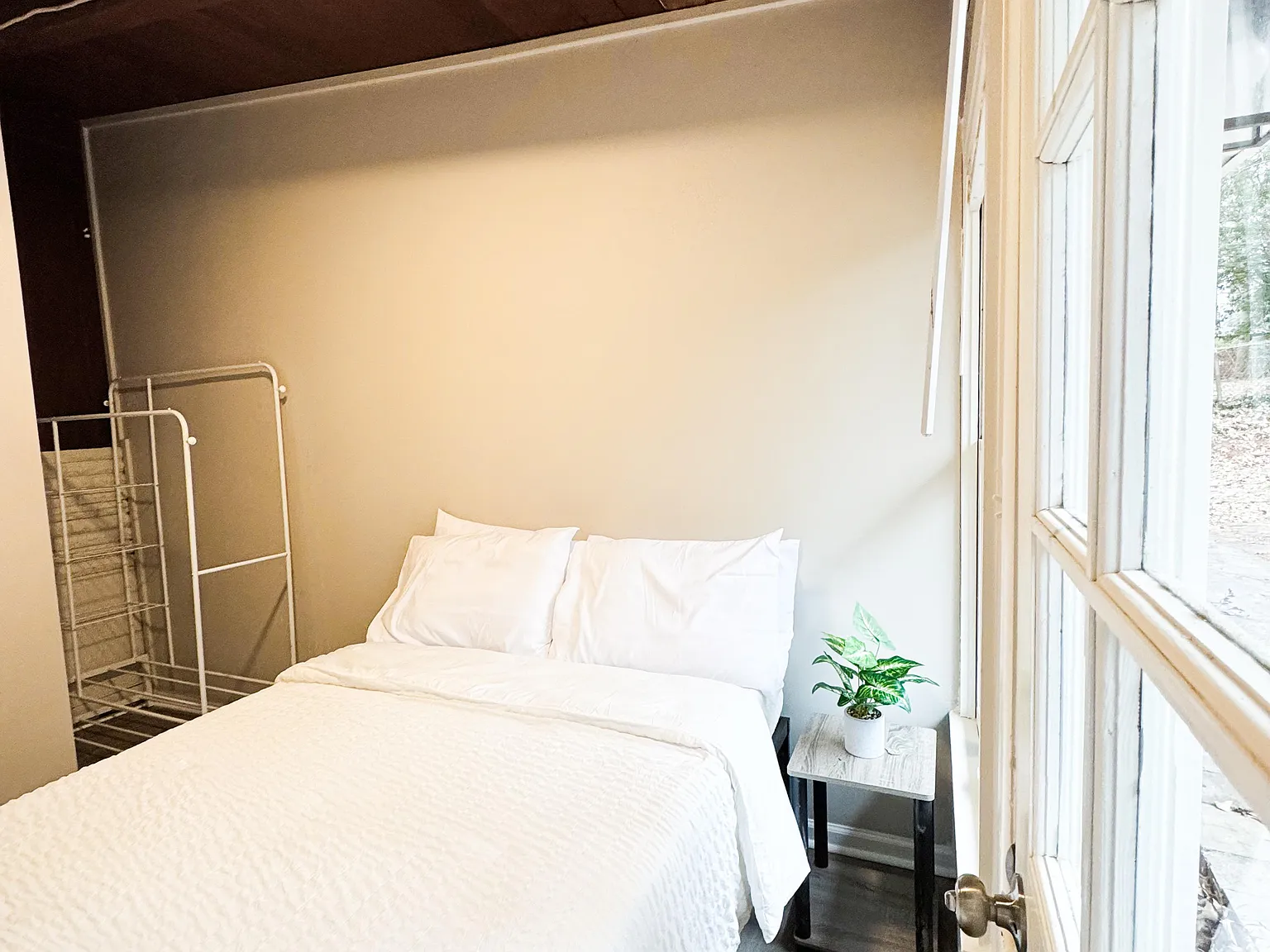 4 bed, 3.0 bath, 2200 sqft, $750 — Photo 3