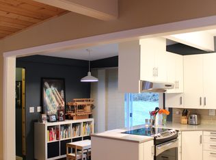 14211 Sunrise Dr NE, Bainbridge Island, WA 98110