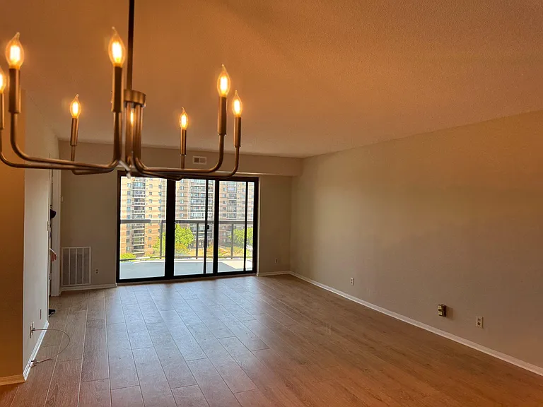 8360 Greensboro Dr #917 — Photo 12