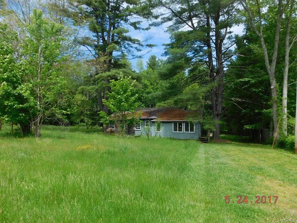 639 Burlingham Rd photo 1