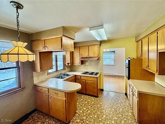 5th image of 1360 Bellcrest Dr