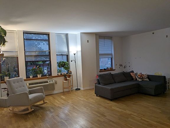 2nd image of 216 Hudson St #2