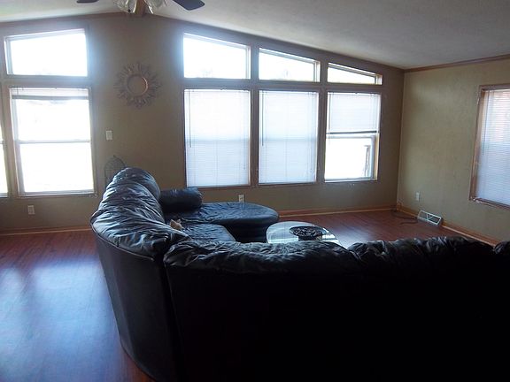 4th image of 703 Saint Lawrence St