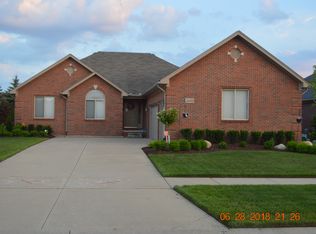 21332 Brooklyn Bridge Dr, Macomb, MI 48044