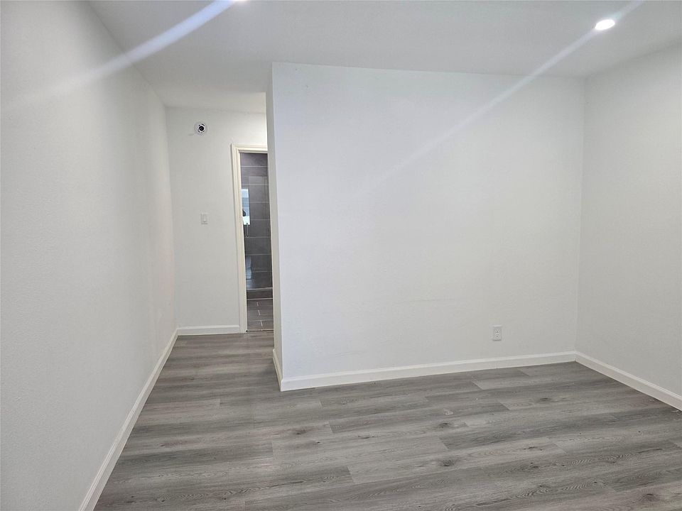 1st image of 712 Ball St