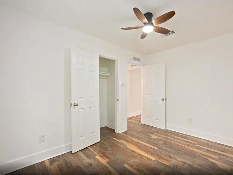 6043 Lyndhurst Dr — Photo 6