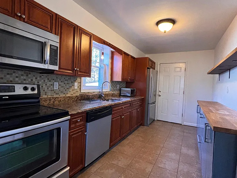 Rosemary Ln — Photo 9