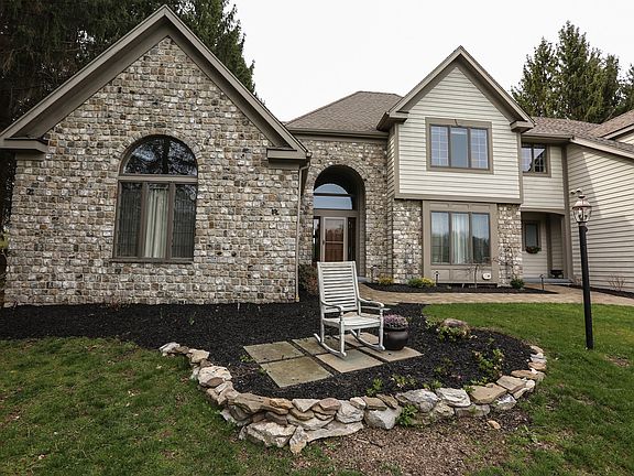 2nd image of 15 Surrey Hill Ln
