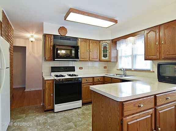 4th image of 802 S Vail Ave