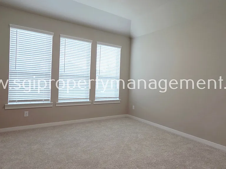 913 London Town Ln — Photo 7