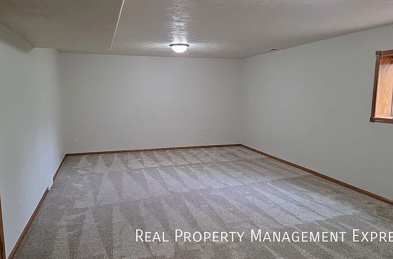 3205 N Aurora Ave — Photo 8