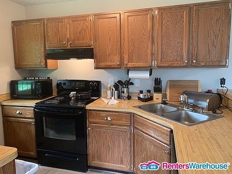 3rd image of 2752 Brookdale Ct N