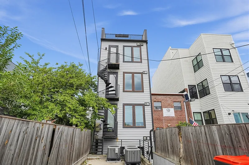 1515 K St SE — Photo 2