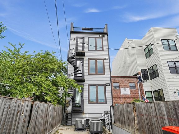 2nd image of 1515 K St SE