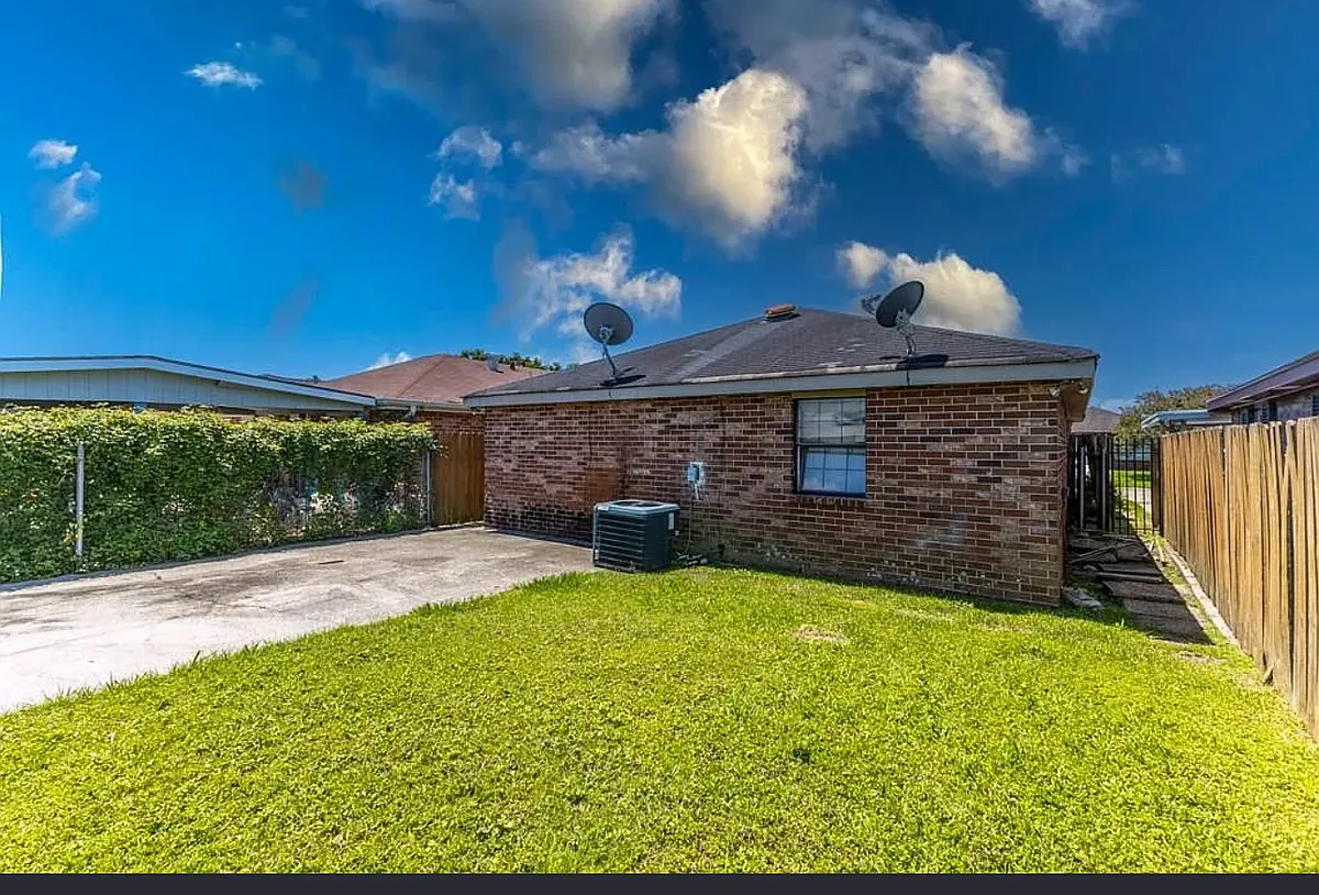 Building Photo - 7663 Stonewood St