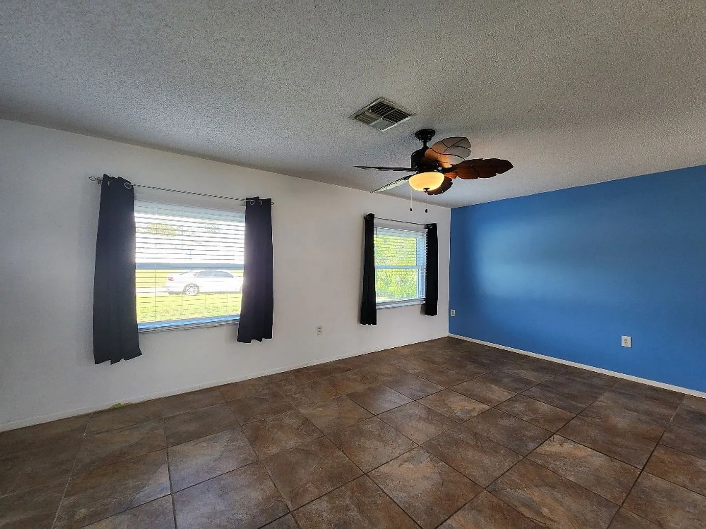 Gorgeous Pool Home in Spring Hill — Photo 3