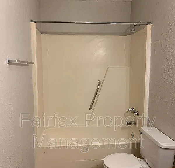 1427 Cherrycrest Dr — Photo 24