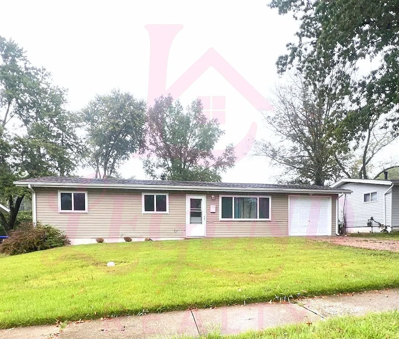 Move In Ready! Charming 3-Bedroom 1 Bath Home in Florissant — Photo 1