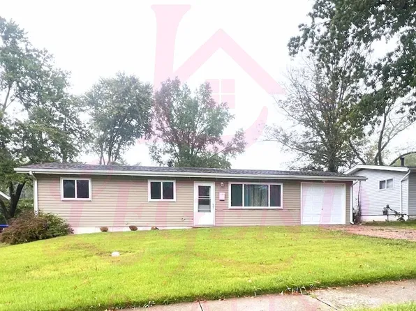 1390 S Waterford Dr, Florissant, MO 63033