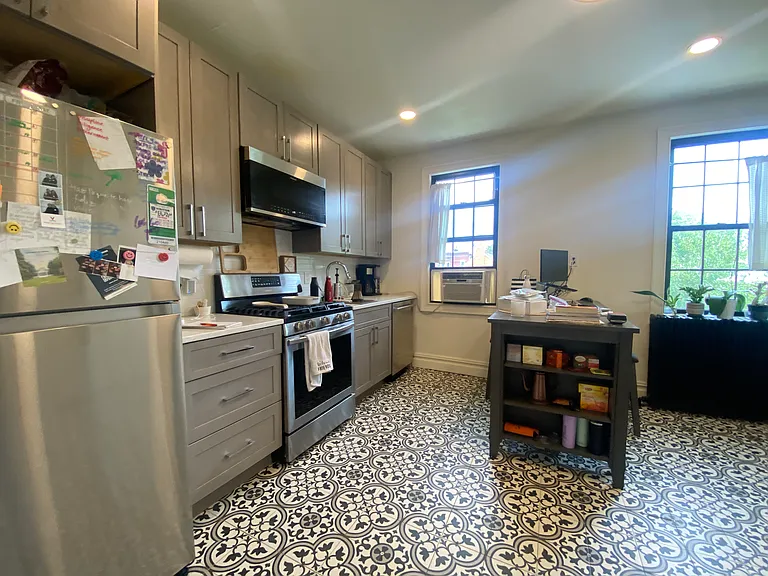 522 23rd St #2 — Photo 4