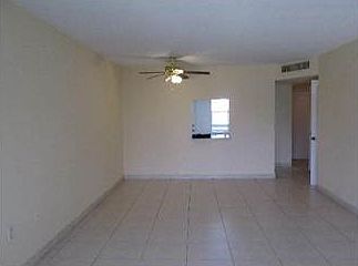 5th image of 1201 NE 191st St #G415
