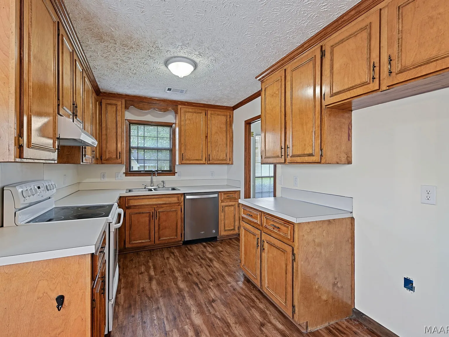 3 bed, 2.0 bath, 1665 sqft, $1,550 — Photo 4